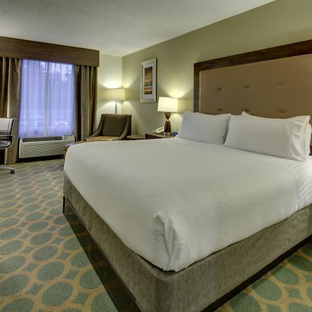 Holiday Inn Express Hotel & Suites Emporia, An Ihg Hotel Bagian luar foto