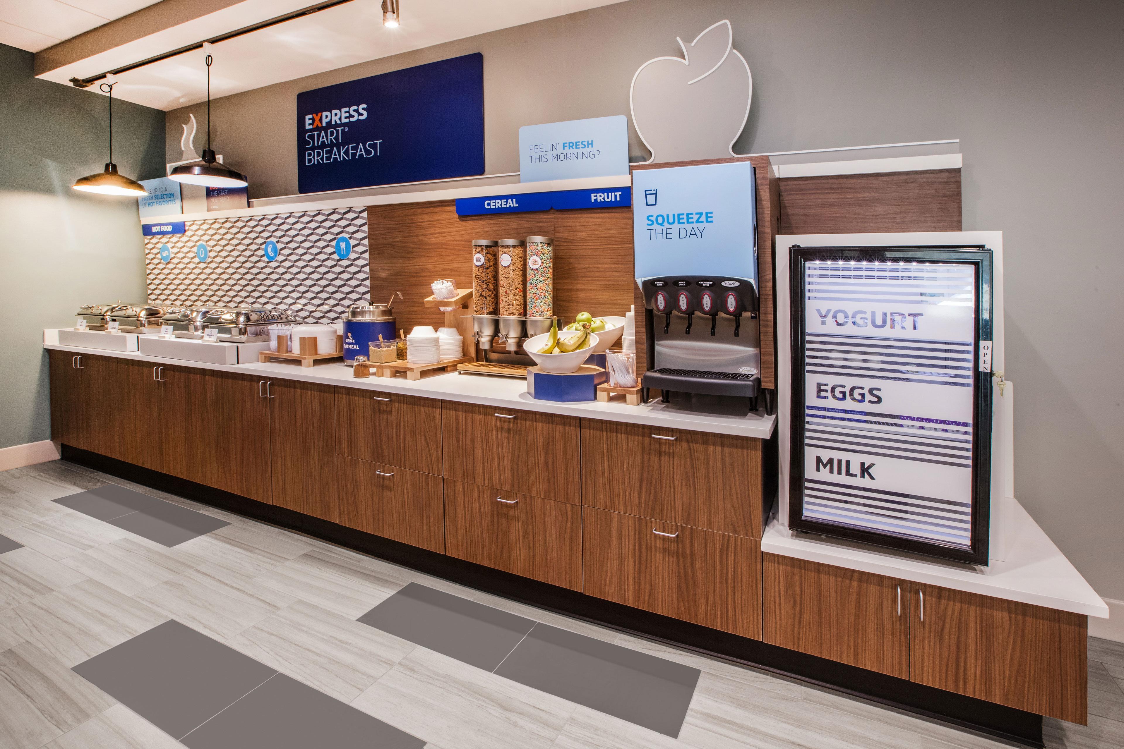 Holiday Inn Express Hotel & Suites Emporia By Ihg Bagian luar foto