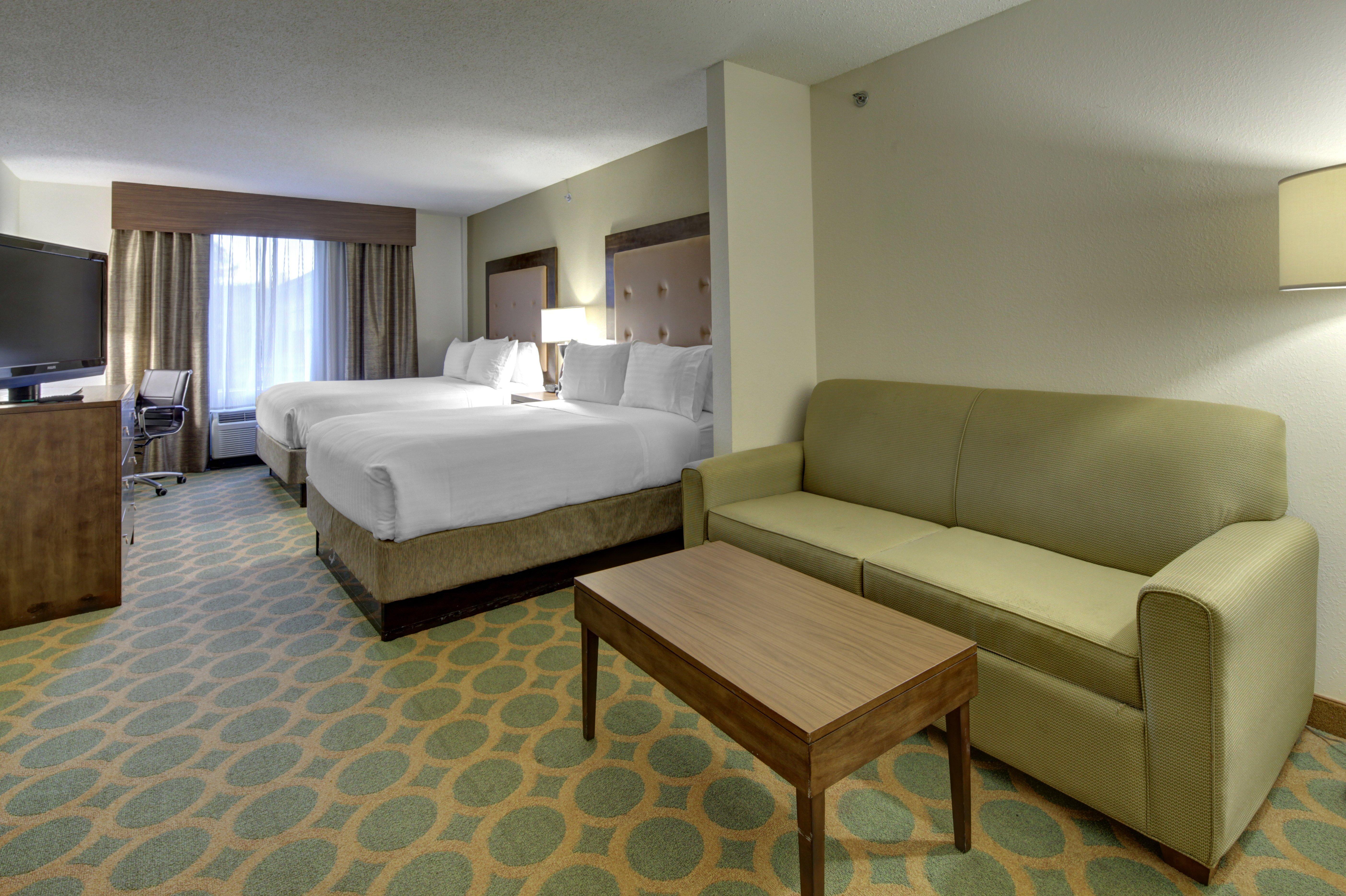 Holiday Inn Express Hotel & Suites Emporia By Ihg Bagian luar foto