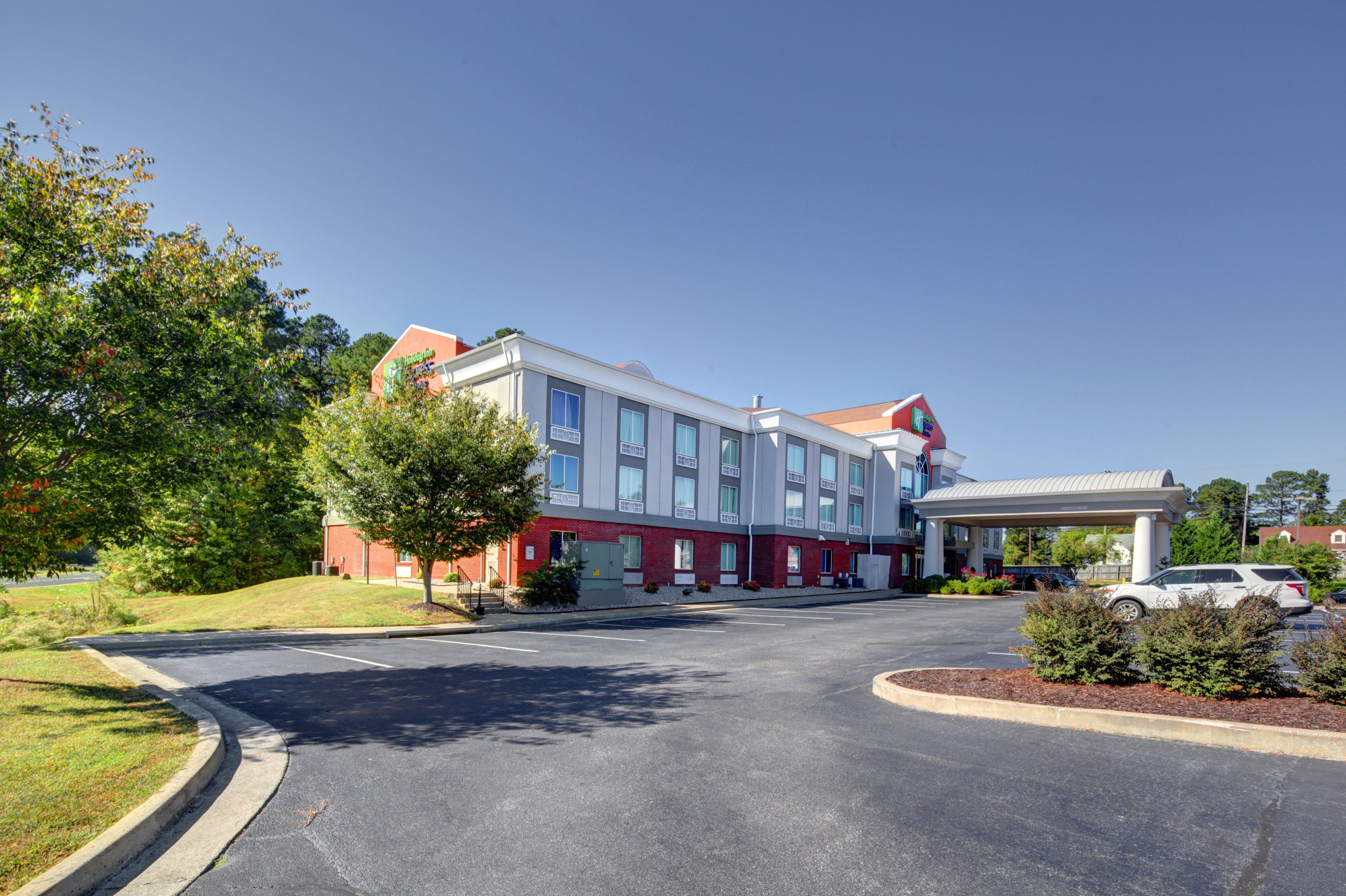 Holiday Inn Express Hotel & Suites Emporia By Ihg Bagian luar foto