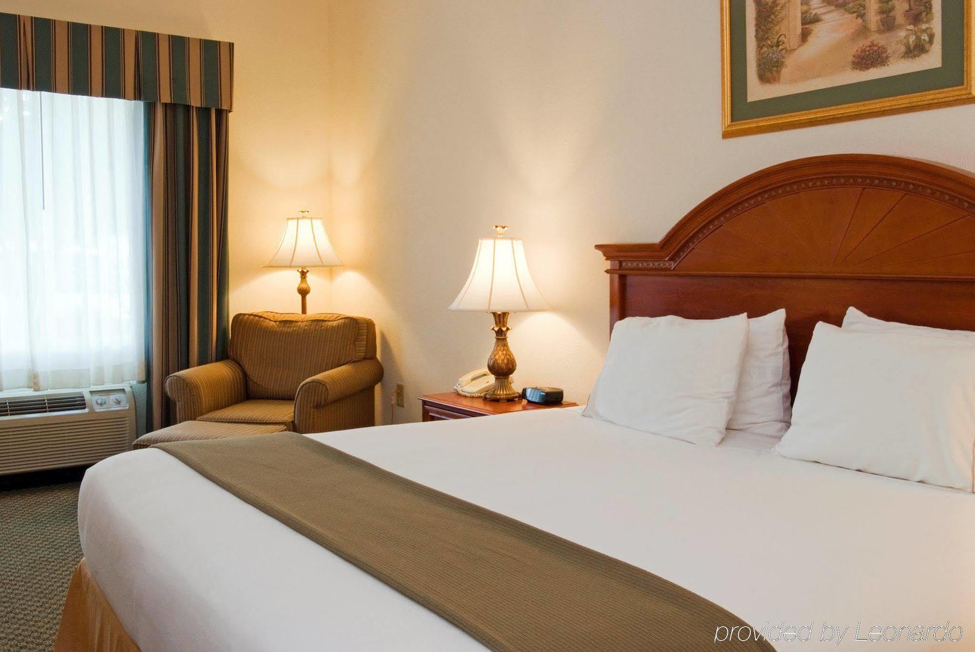 Holiday Inn Express Hotel & Suites Emporia By Ihg Ruang foto