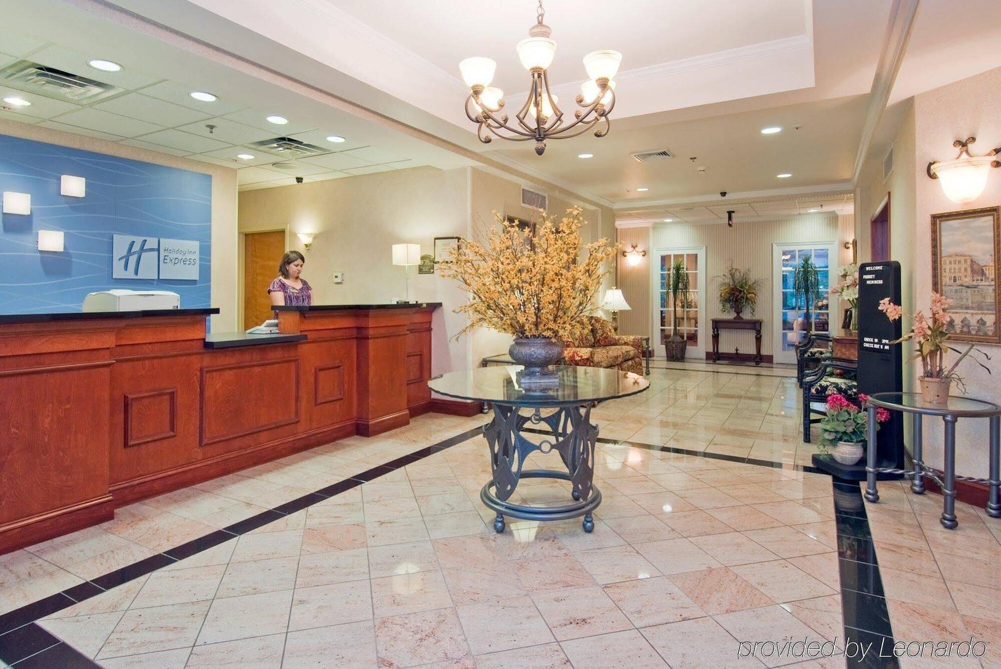 Holiday Inn Express Hotel & Suites Emporia By Ihg Bagian luar foto