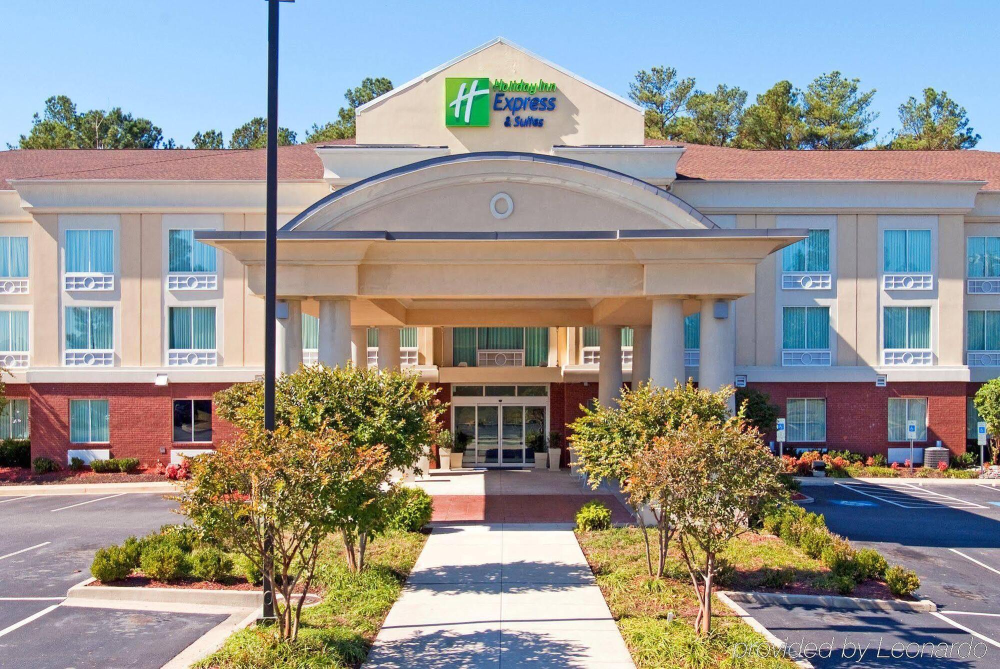Holiday Inn Express Hotel & Suites Emporia By Ihg Bagian luar foto